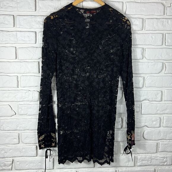 Bisou Bisou lace embroidered dress size medium - Picture 10 of 11